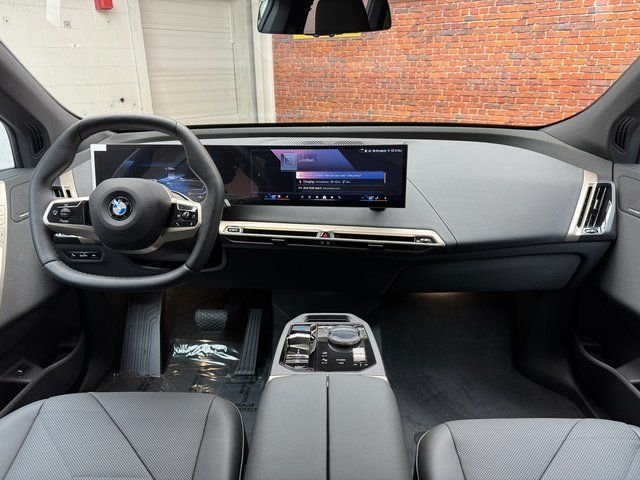 2026 BMW iX 60 - Photo 12