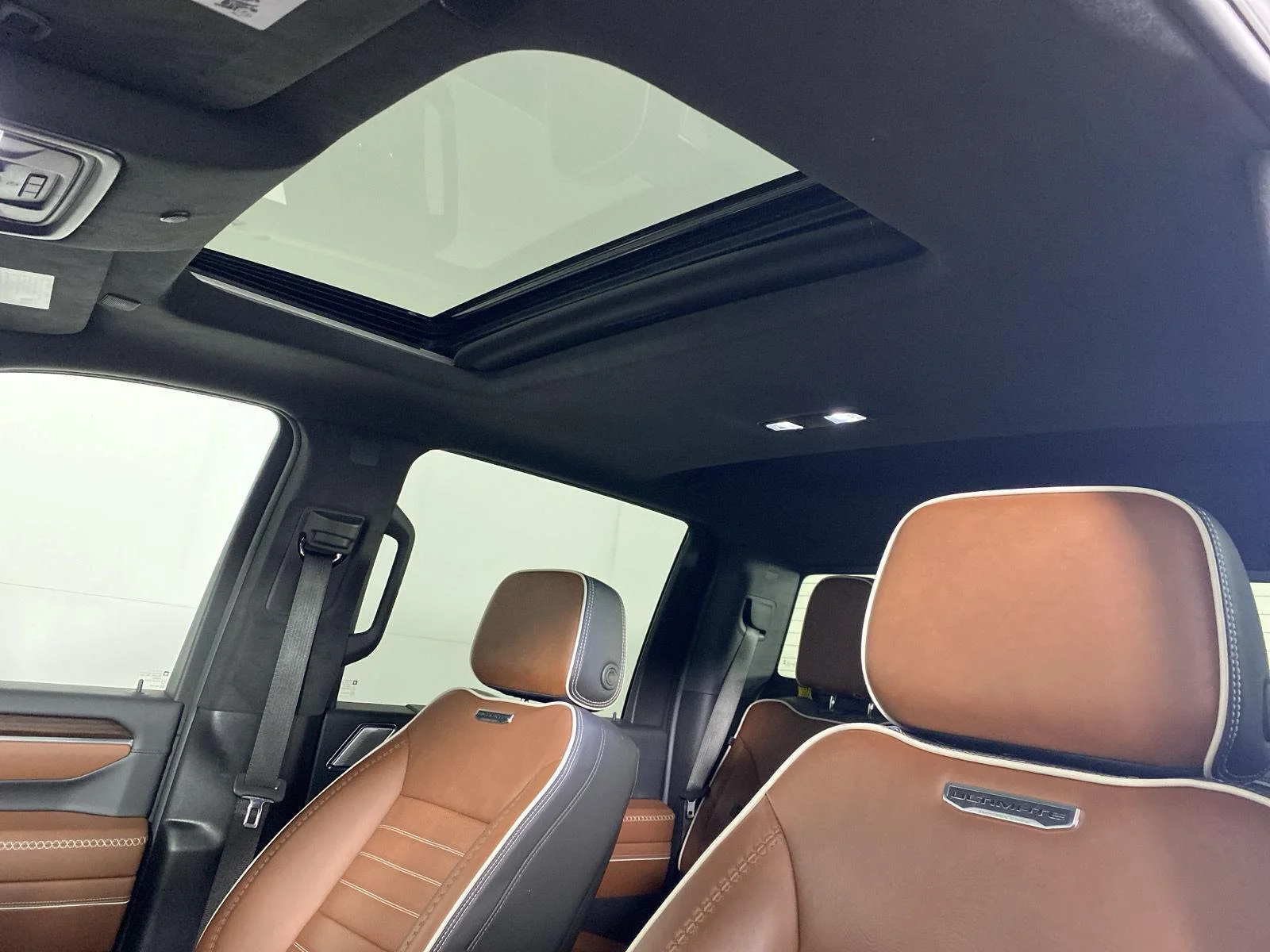Used 2025 Onyx Black GMC Denali Ultimate image 2