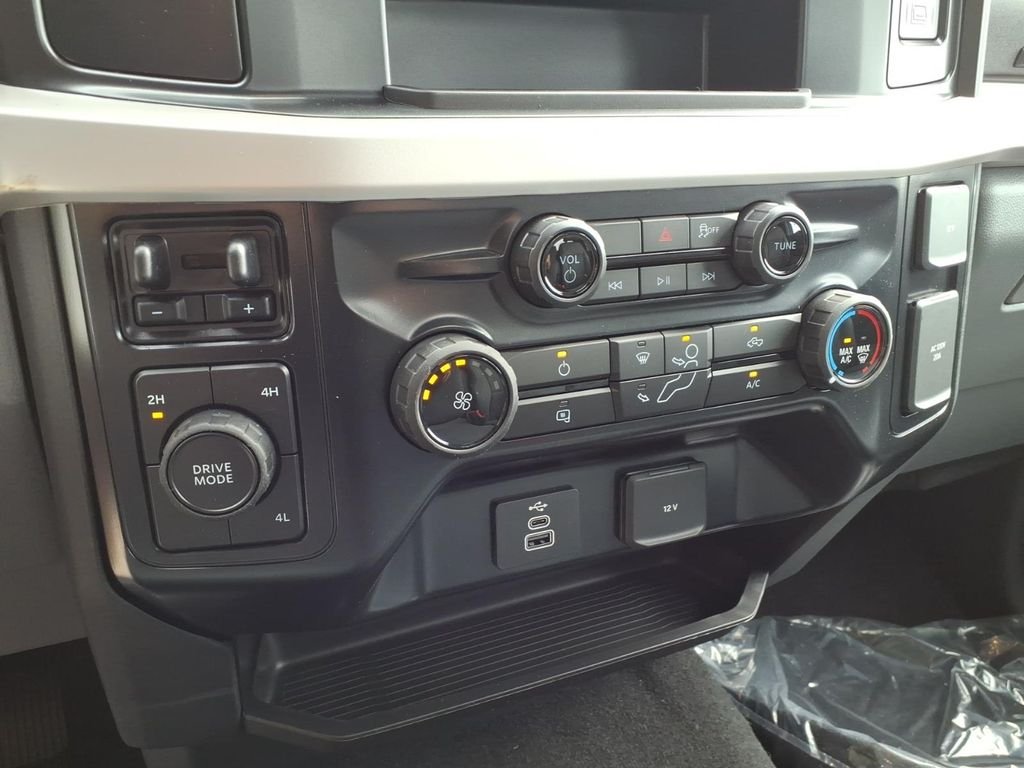 New 2026 Carbonized Gray Metallic Ford F-250® XLT image 19