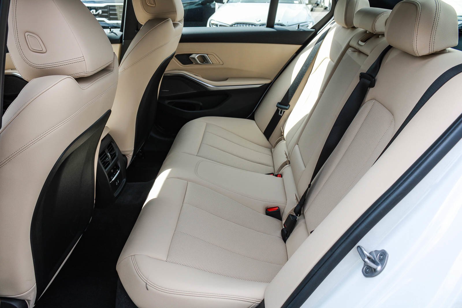 Used 2026 Alpine White BMW 330i image 19