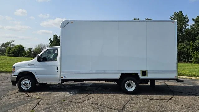 New 2027 Oxford White Ford Base image 6