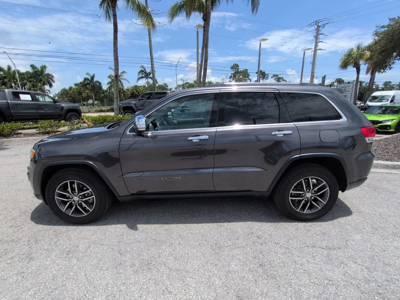 Used 2018 Granite Crystal Metallic Clearcoat Jeep Limited image 8