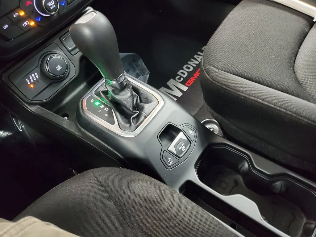 2023 Jeep Renegade Latitude - Photo 19