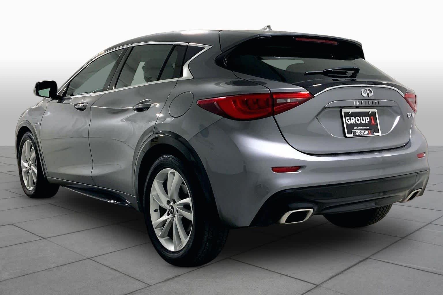 Used 2017 Graphite Shadow INFINITI Luxury image 11