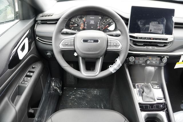 New 2025 Silver Zynith Metallic Clear-Coat Exterior Paint Jeep Altitude Special Edition image 12