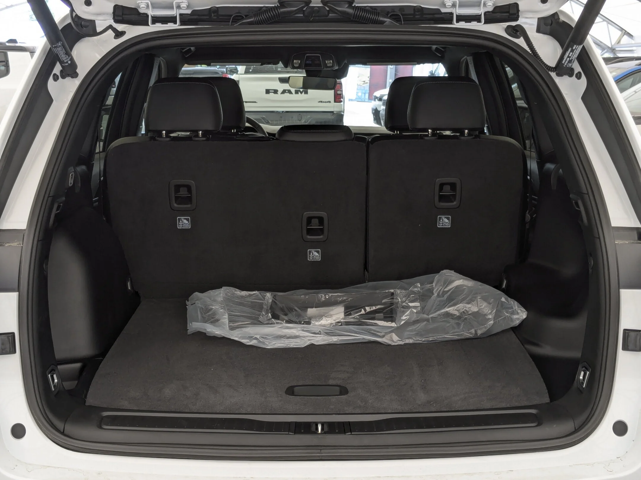 New 2026 White Jeep Altitude - - 4x4 - 20 Gloss Black Wheels - Remote Start - Capri Leatherette & More! image 30