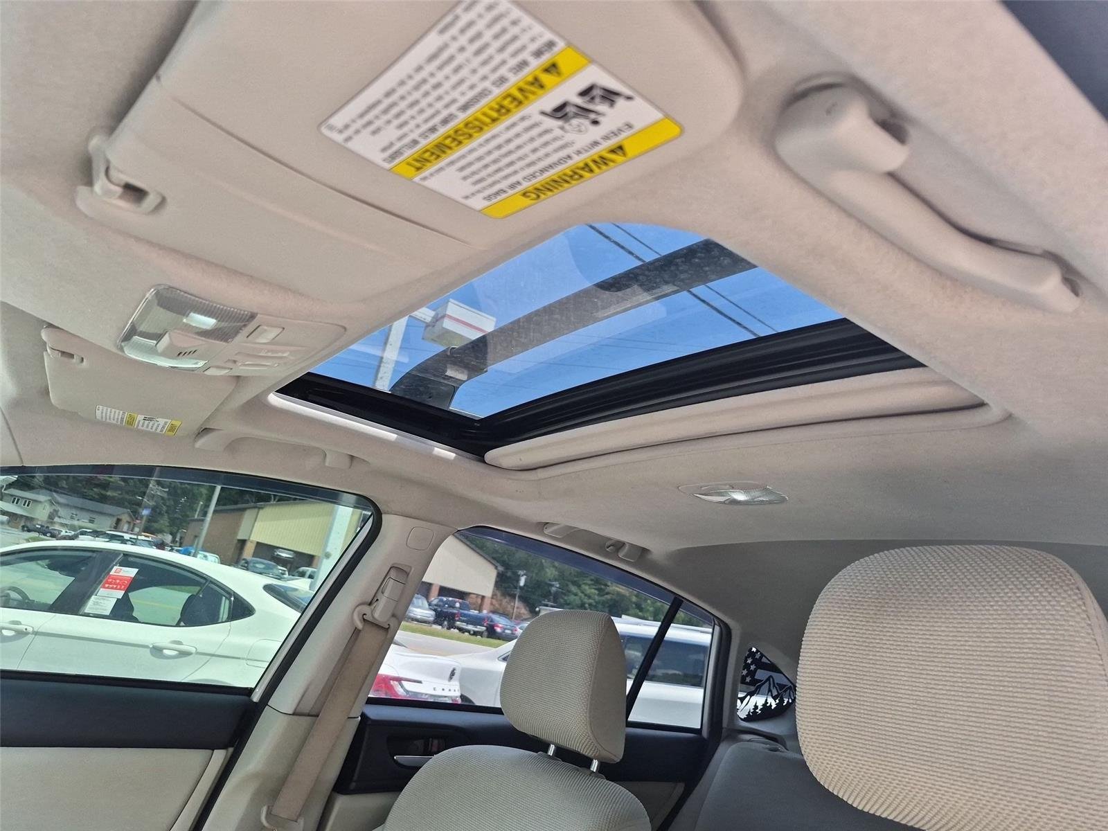 Used 2014 Satin White Pearl Subaru Premium image 29