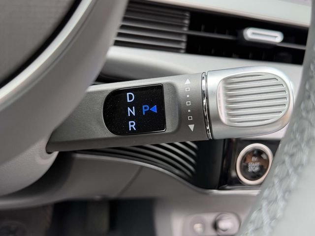 Used 2023 Black Hyundai Limited image 21