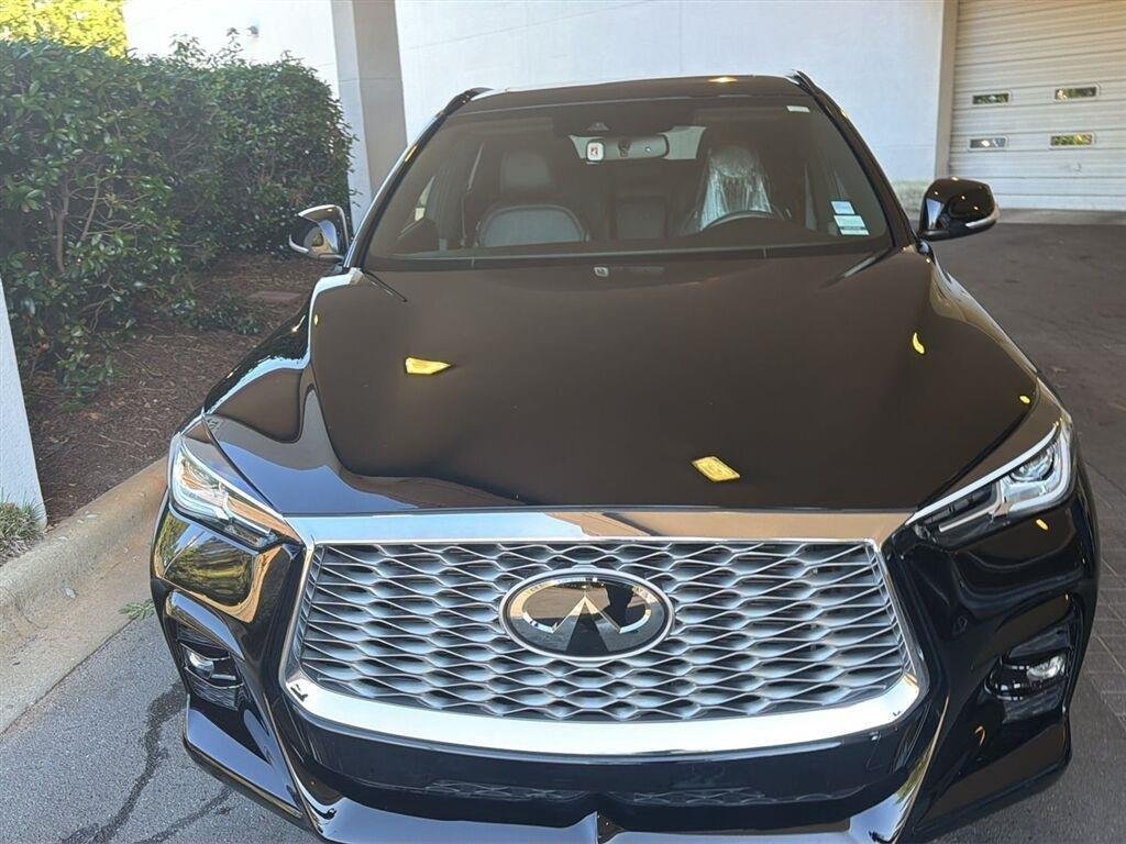 Used 2023 Black Obsidian INFINITI LUXE image 2