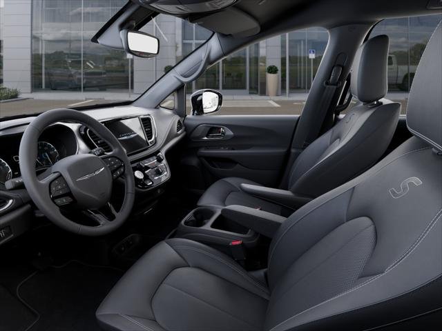 New 2026 Diamond Black Crystal Pearl-Coat Exterior Paint Chrysler Select image 48