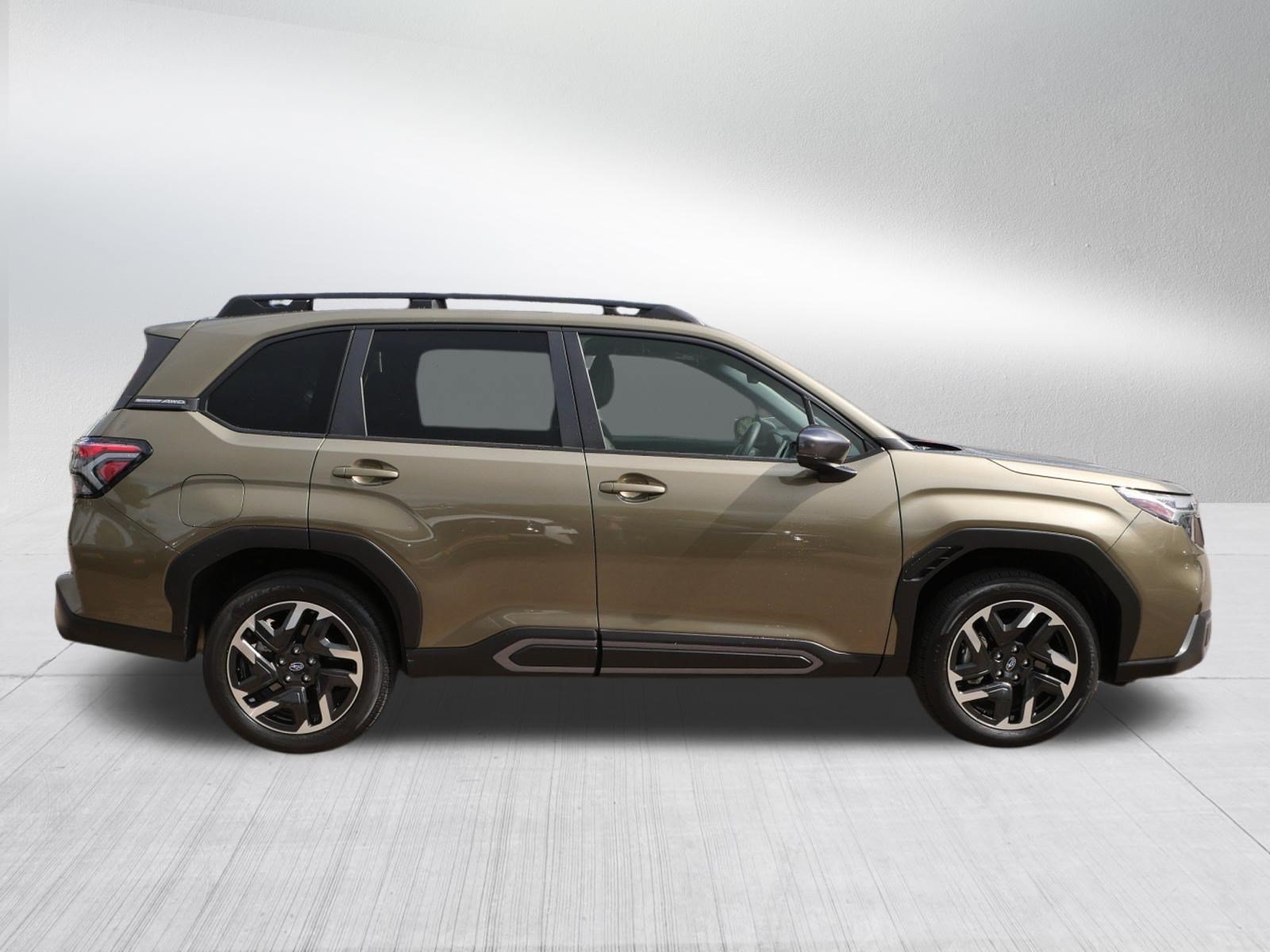 Used 2025 Autumn Green Metallic Subaru Limited image 8