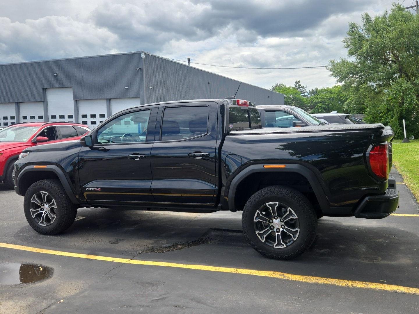 Used 2024 Onyx Black GMC 4WD AT4 image 4