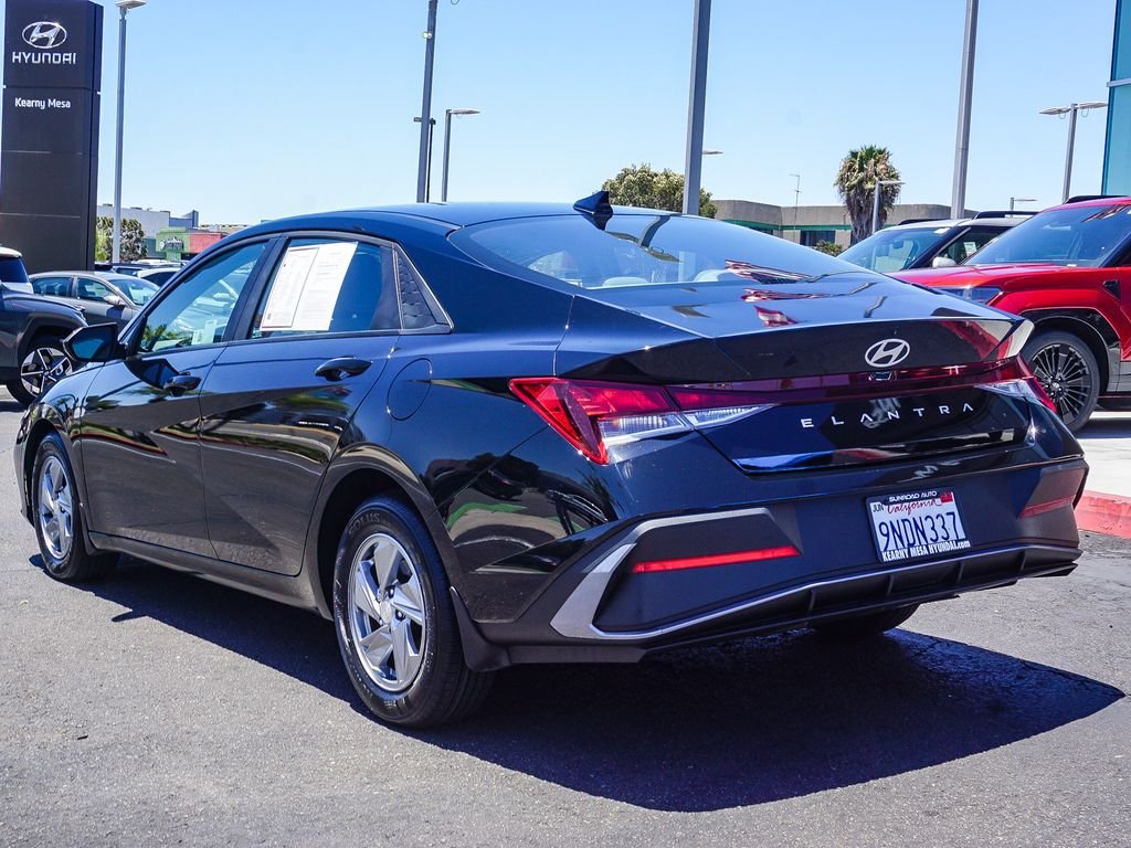 Used 2024 Black Hyundai SE image 4