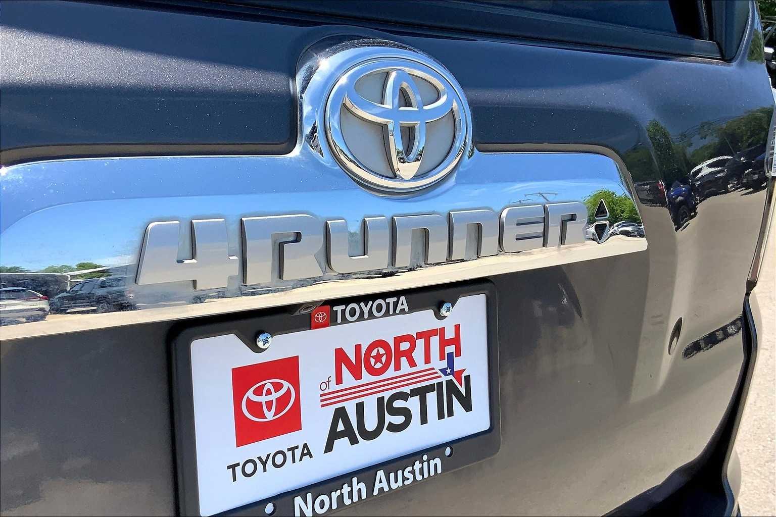 Used 2017 Magnetic Gray Metallic Toyota SR5 image 31