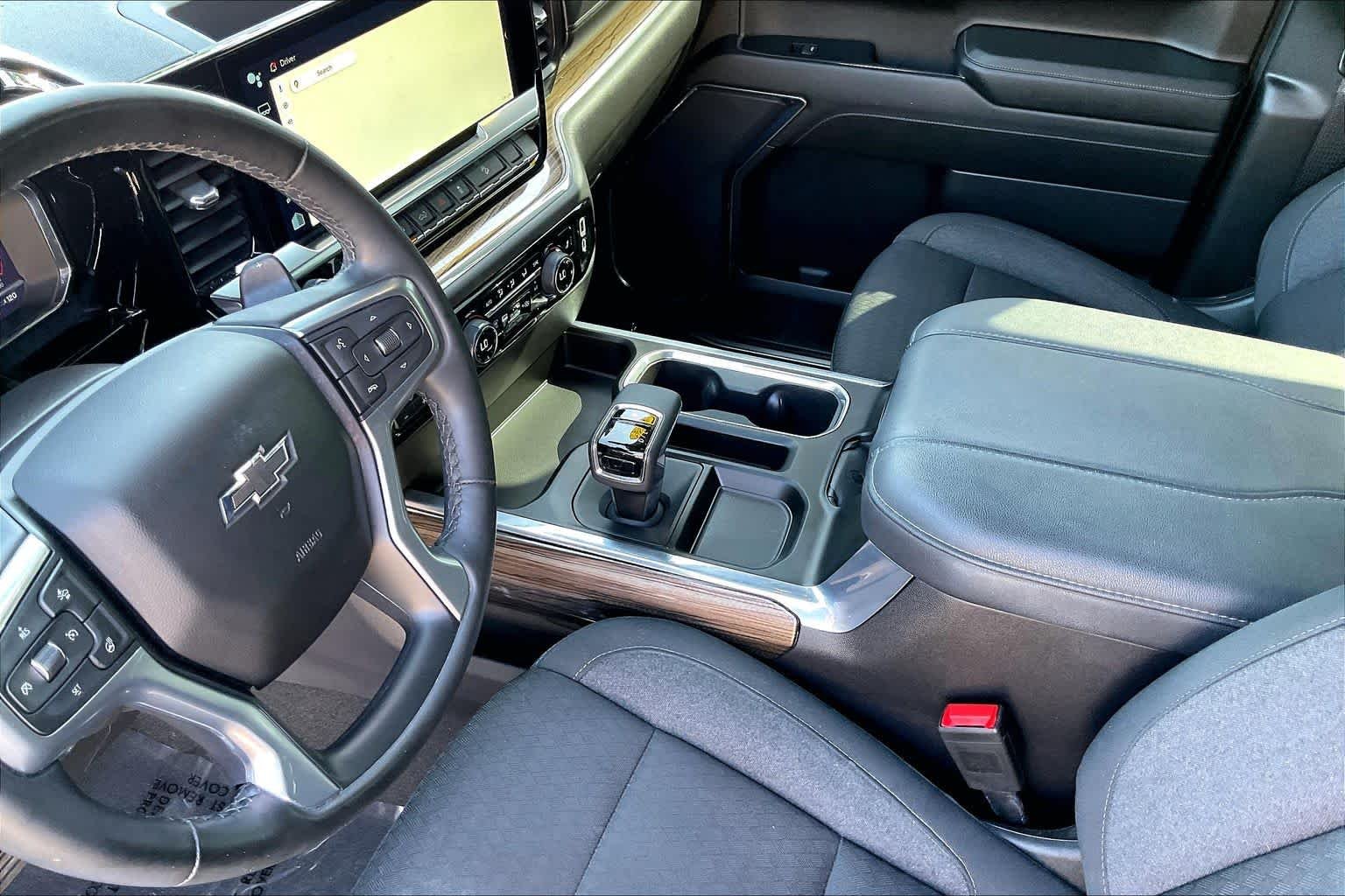 Used 2024 Summit White Chevrolet LT Trail Boss image 17