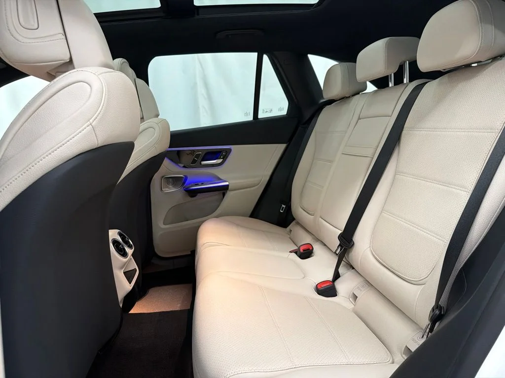 New 2027 White Mercedes-Benz GLC 300 image 22