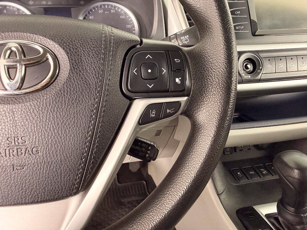 Used 2019 White Toyota LE image 24