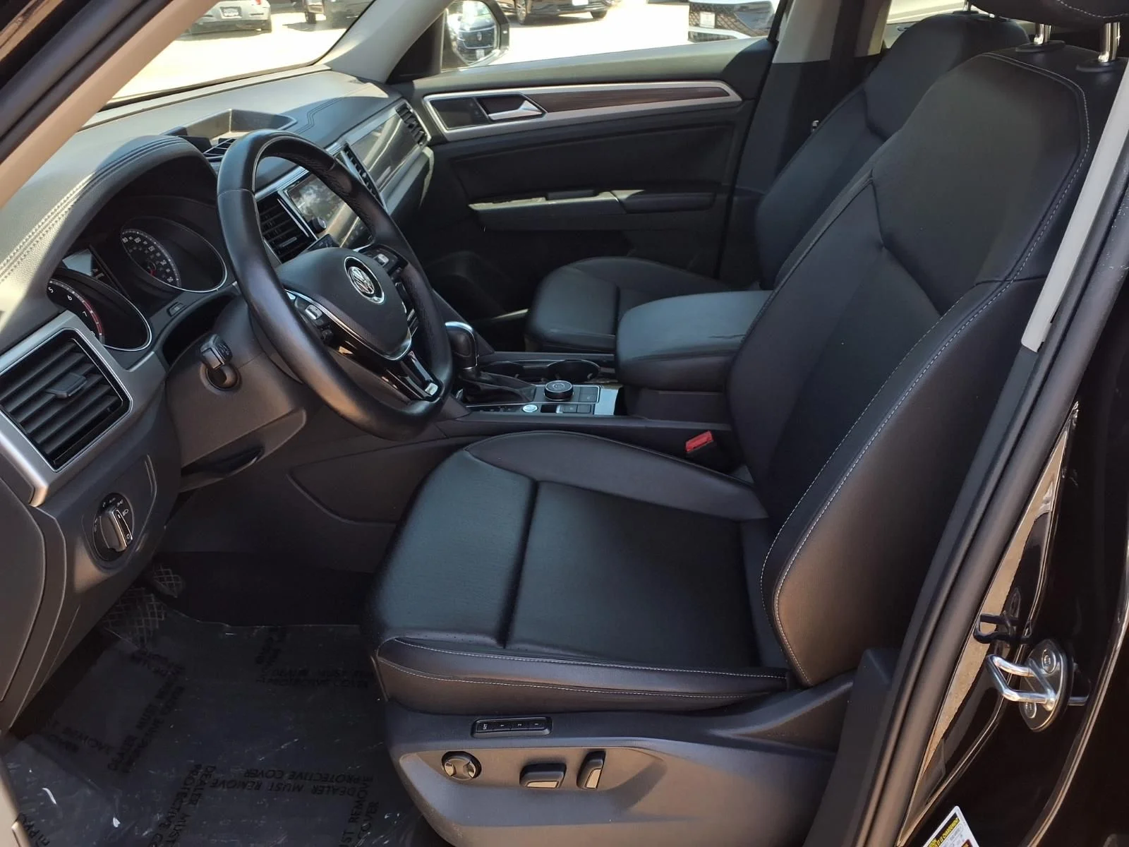 Used 2018 Black Volkswagen SEL image 17