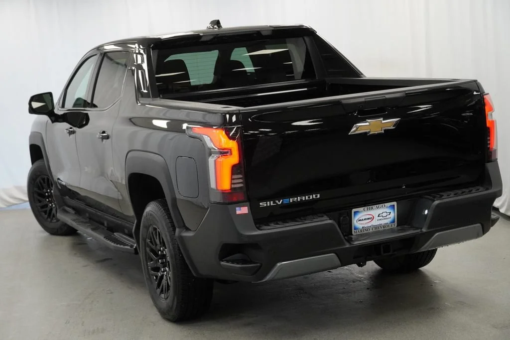 New 2026 Black Chevrolet LT - Extended Range image 33