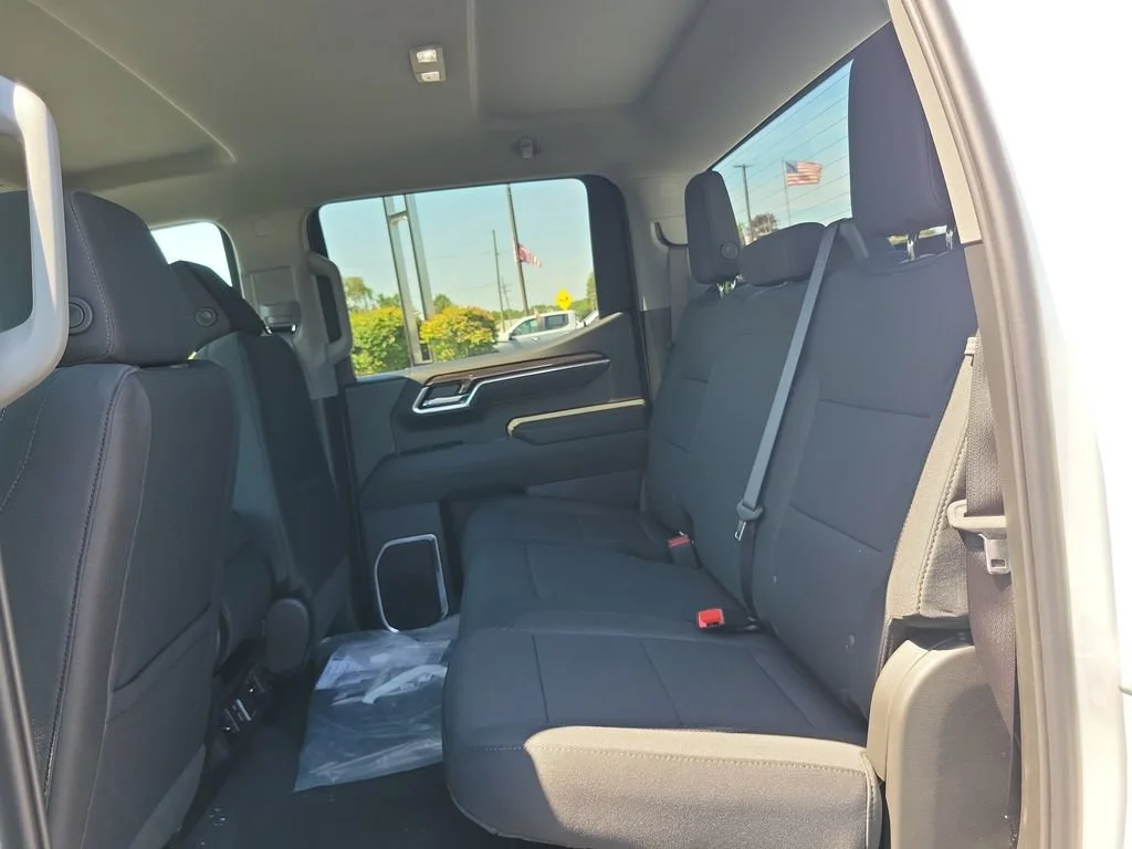 New 2026 Summit White Chevrolet LT (2FL) image 25