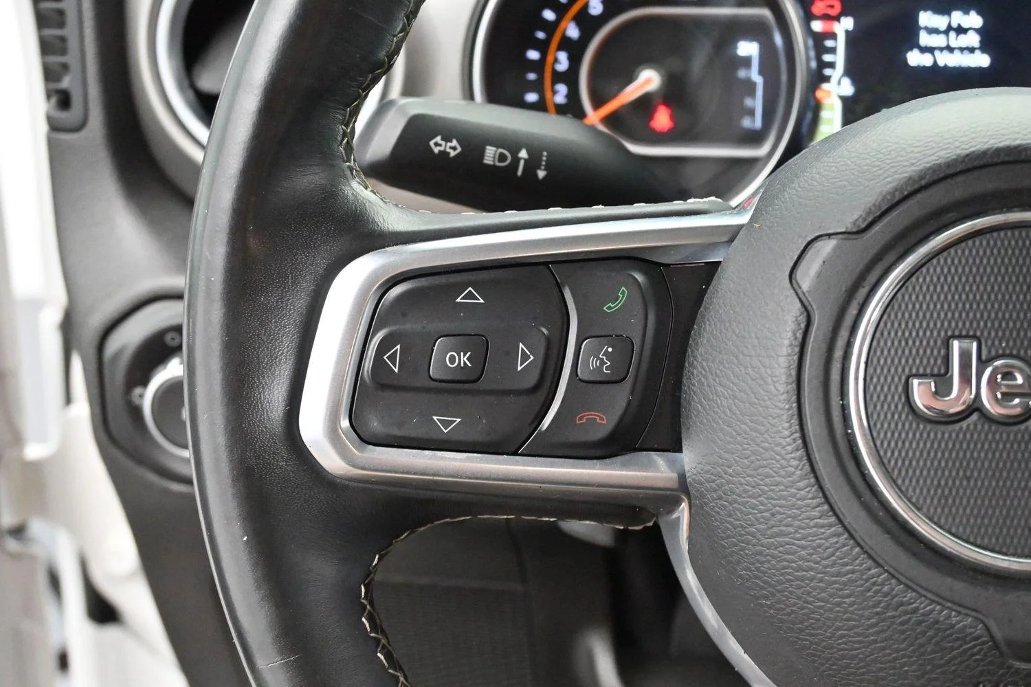 Used 2019 Bright White Clearcoat Jeep Sahara image 17