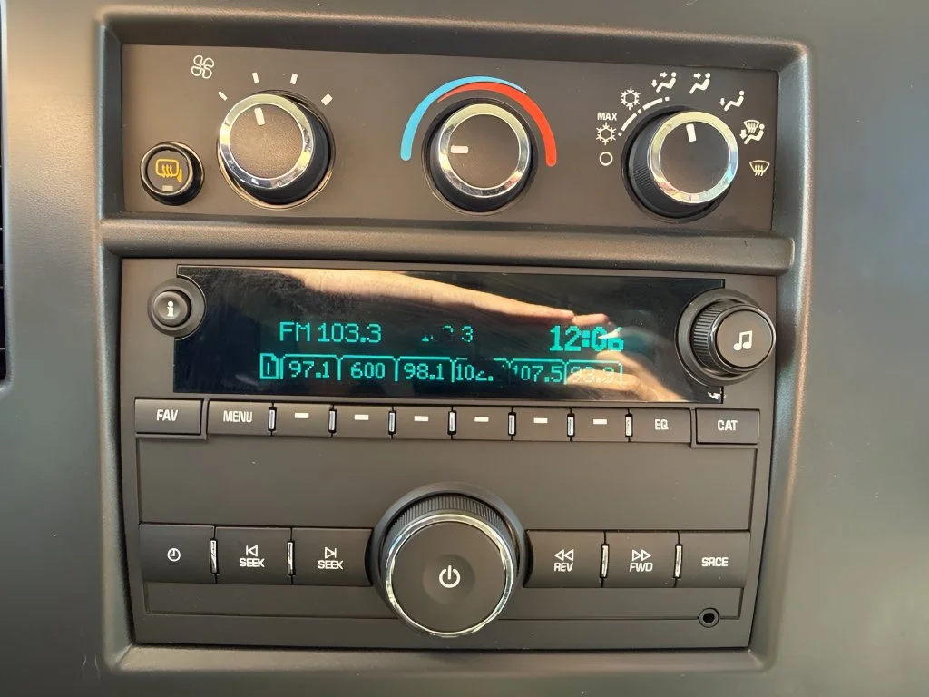 Used 2025 Summit White Chevrolet 1LT image 25