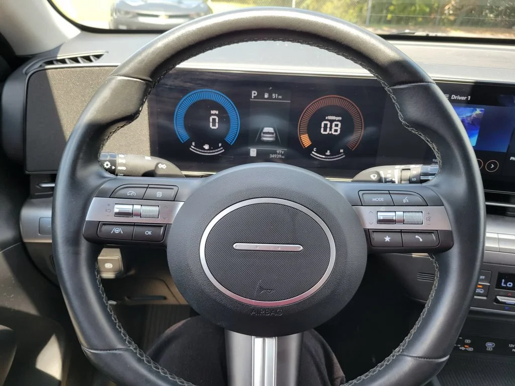 Used 2025 Black Hyundai SEL image 30