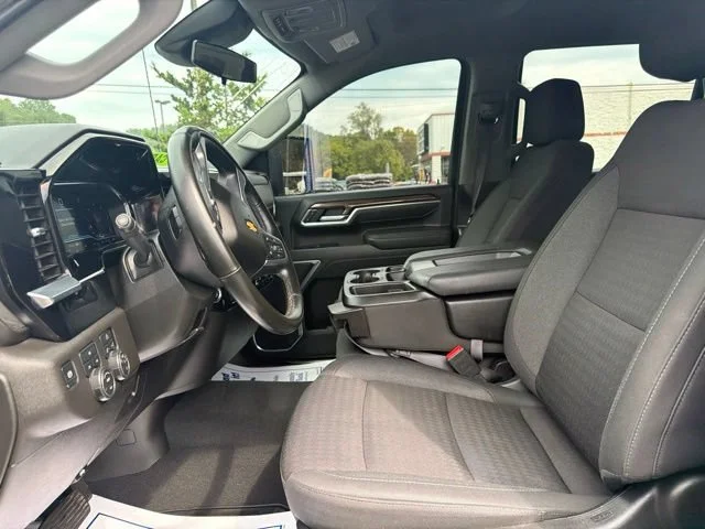 Used 2025 Summit White Chevrolet LT image 29