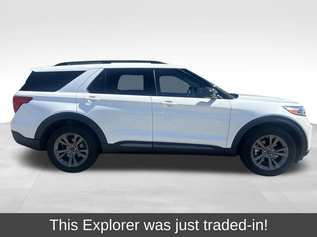 Certified Used 2023 White Metallic Ford XLT image 1