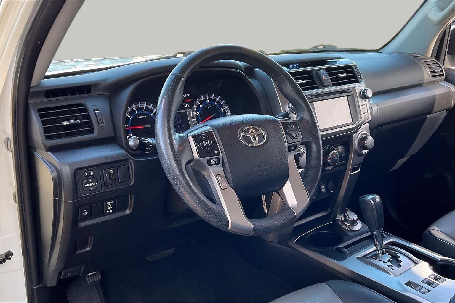 Used 2019 Super White Toyota SR5 image 17