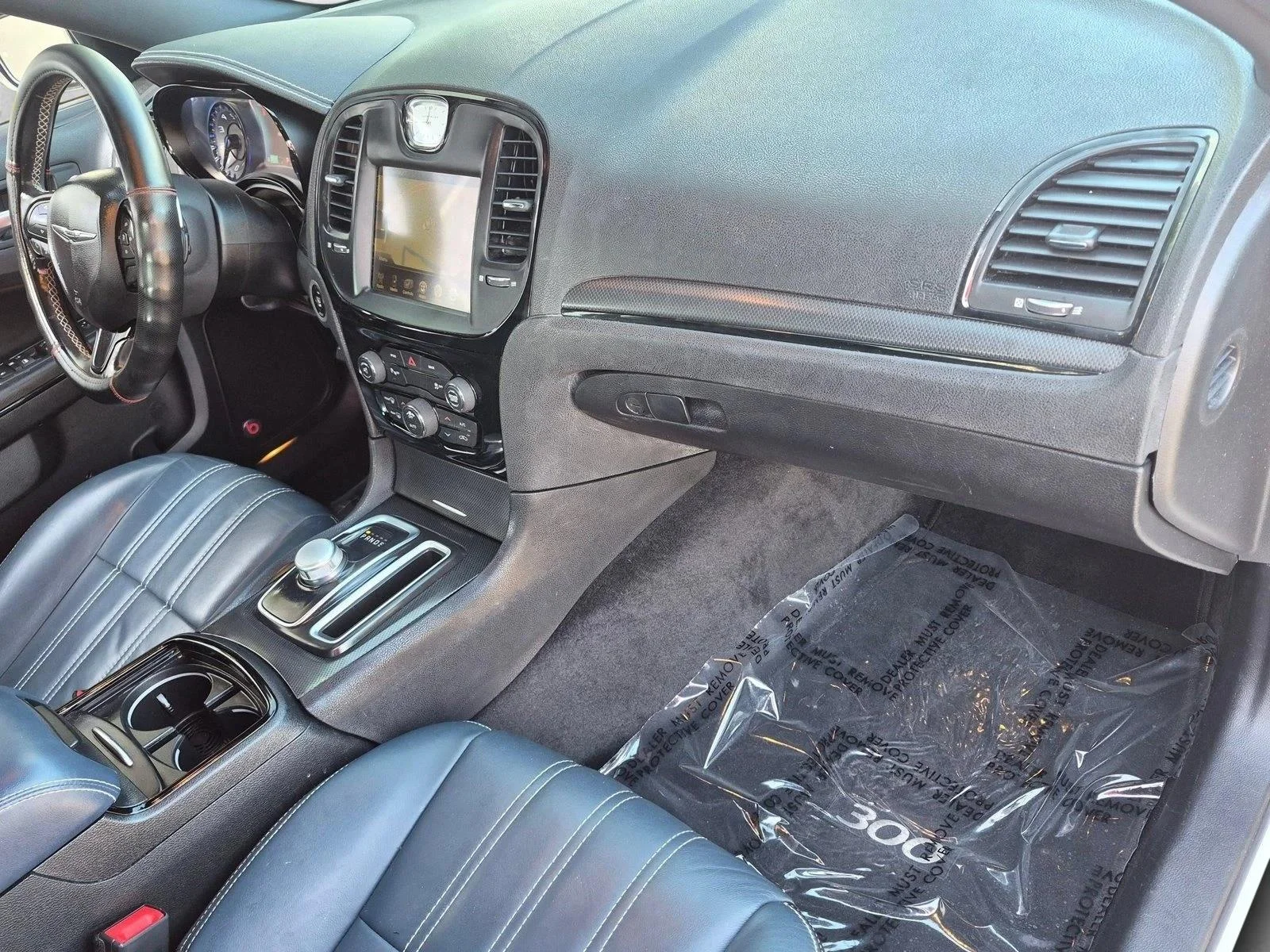 Used 2015 White Chrysler 300S image 21