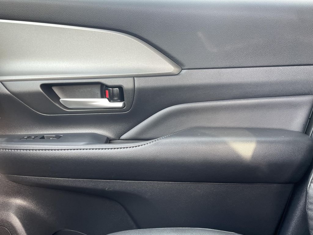 Certified Used 2025 Silver Toyota XLE image 15