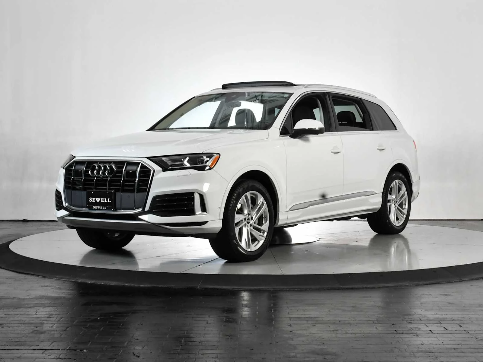 2023 Audi Q7 45 Premium quattro Tiptronic's photo