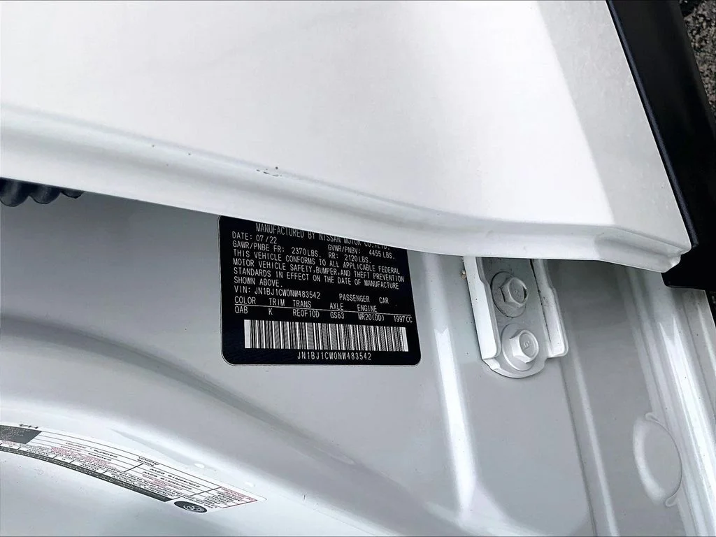 Used 2022 White Nissan SL image 22