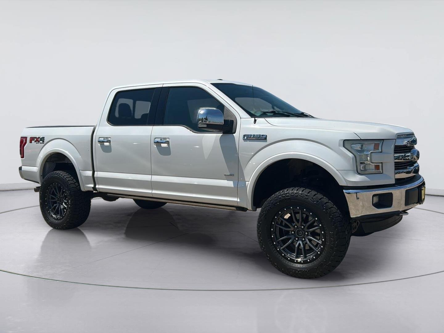 Used 2016 White Platinum Metallic Tri-Coat Ford Lariat image 3