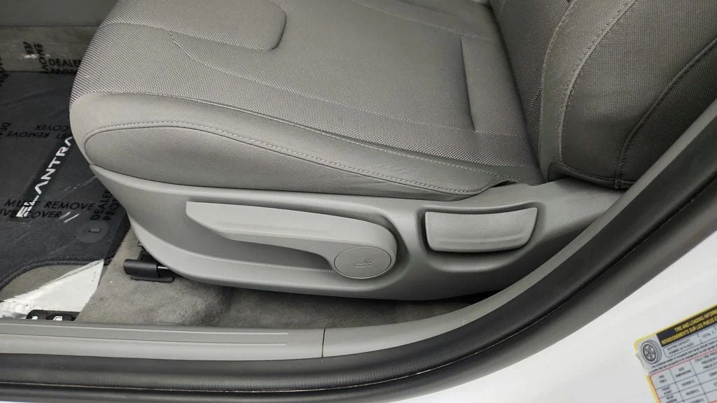 Used 2024 Serenity White Hyundai SE IVT image 11