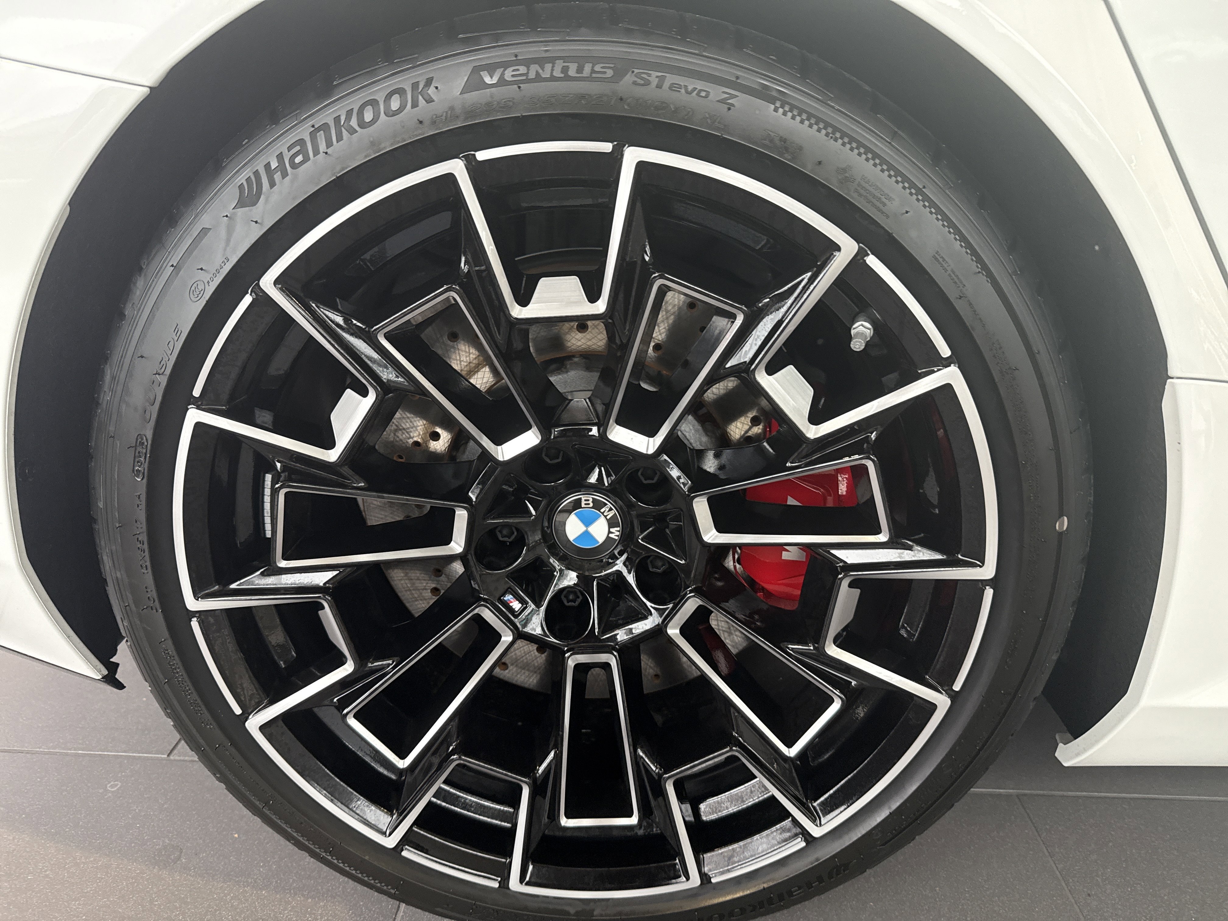 New 2026 0300 Alpine White BMW  image 27
