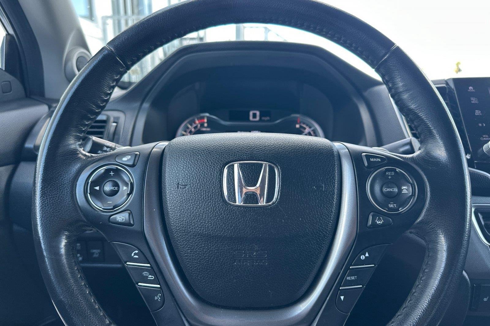 Used 2023 Lunar Silver Metallic Honda RTL image 22