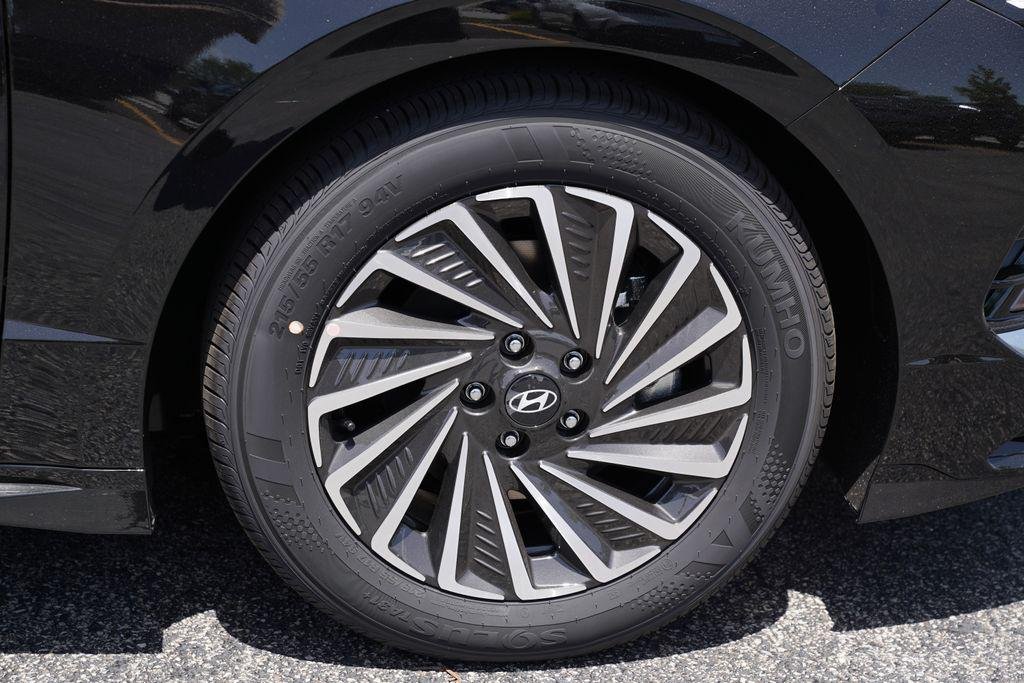 New 2026 Abyss Black Hyundai SEL image 6