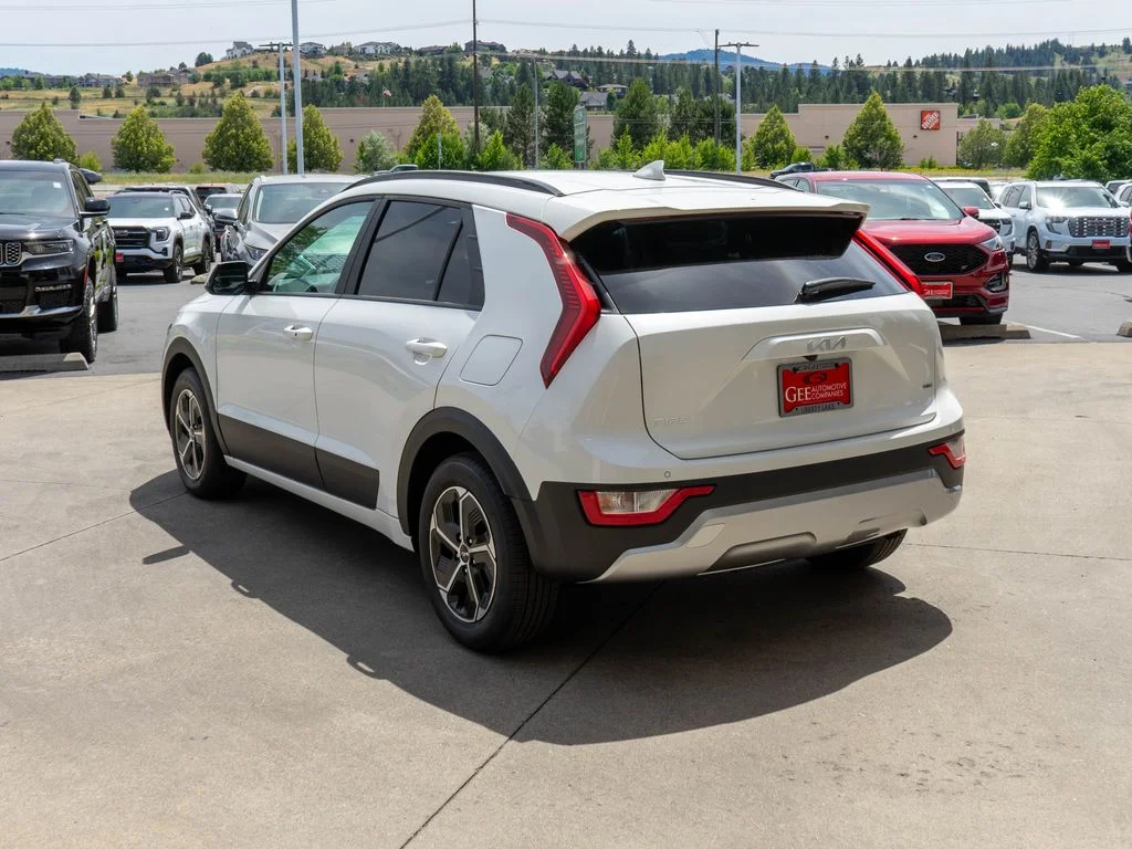 New 2026 Snow White Pearl Kia EX image 5