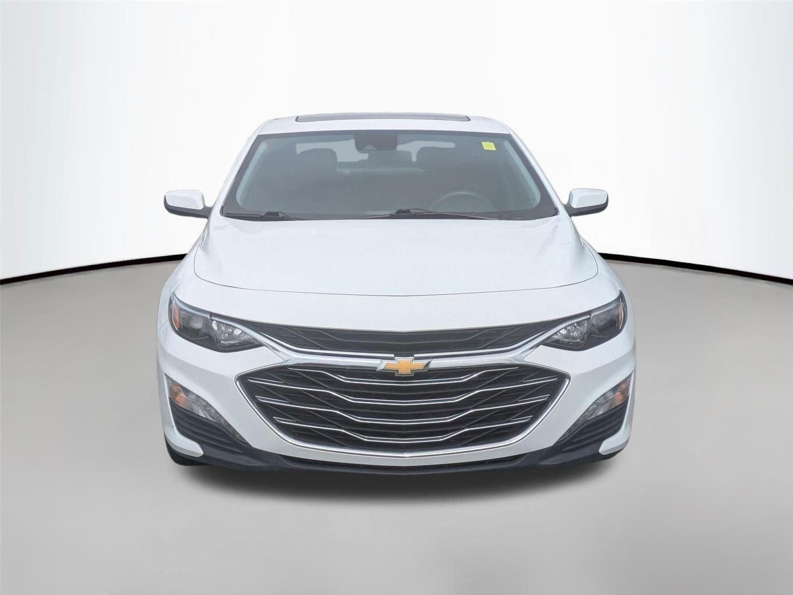 Used 2024 Summit White Chevrolet LT image 3