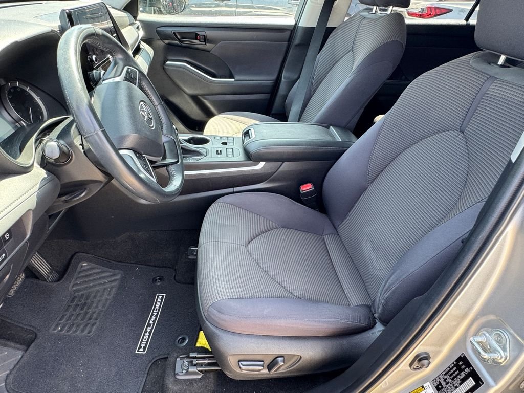 Used 2023 Silver Toyota LE image 24