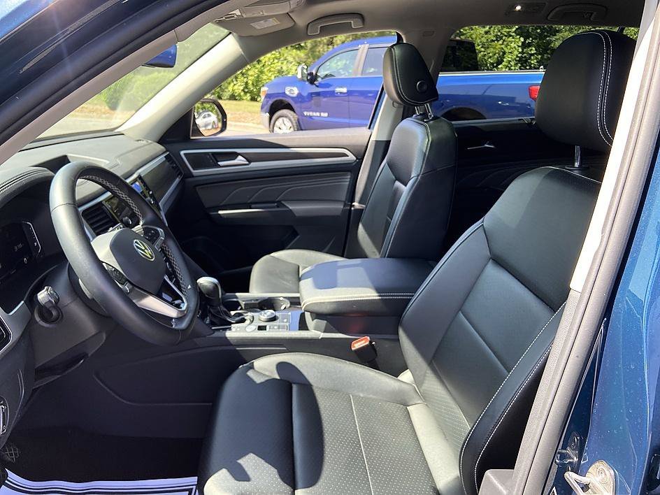 Used 2022 Tourmaline Blue Metallic Volkswagen 3.6L V6 SE w/Technology image 14
