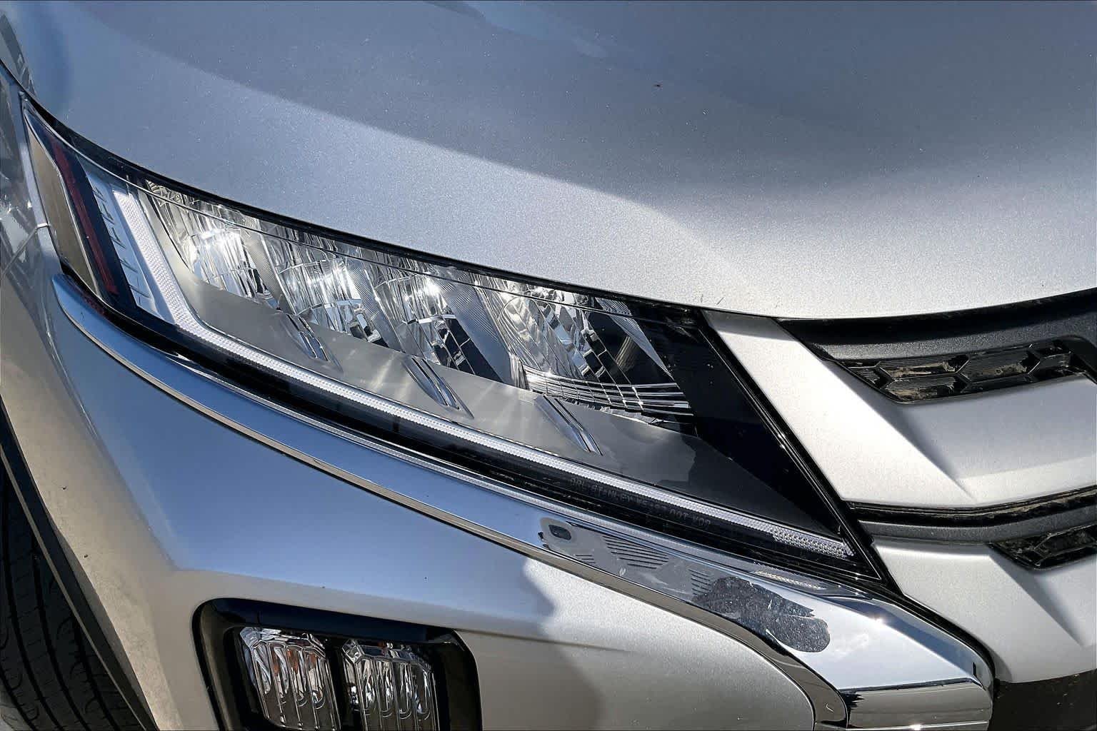 Used 2025 Alloy Silver Metallic Mitsubishi ES image 26