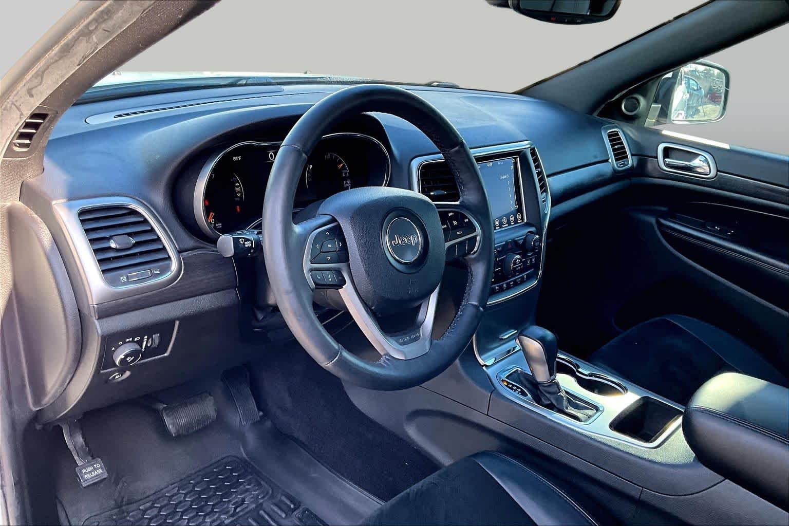 Used 2018 Bright White Clearcoat Jeep Altitude image 20