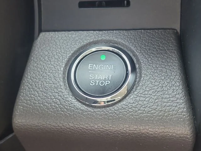 Used 2021 White Ford Limited image 33