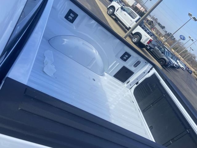 New 2026 Oxford White Ford XLT image 8