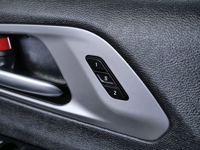 Certified Used 2025 Diamond Black Crystal Pearlcoat Chrysler Select image 26