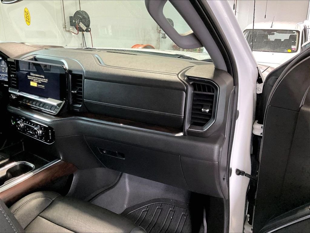 Used 2023 White GMC SLT image 13