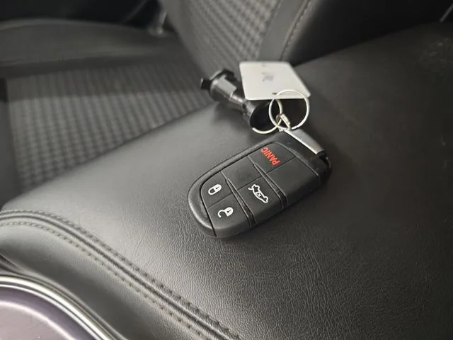 Used 2015 Pitch Black Clearcoat Dodge SXT image 20